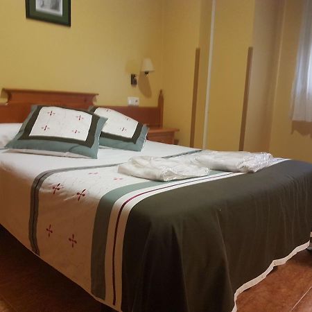 Hostal Los Nogales Cangas De Narcea Zewnętrze zdjęcie