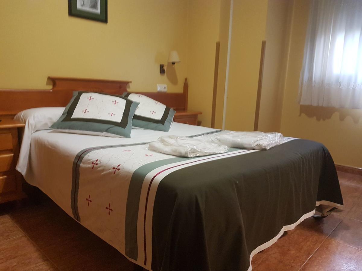 Hostal Los Nogales Cangas De Narcea Zewnętrze zdjęcie