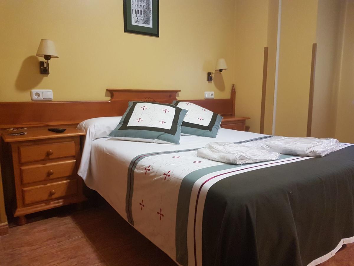 Hostal Los Nogales Cangas De Narcea Zewnętrze zdjęcie