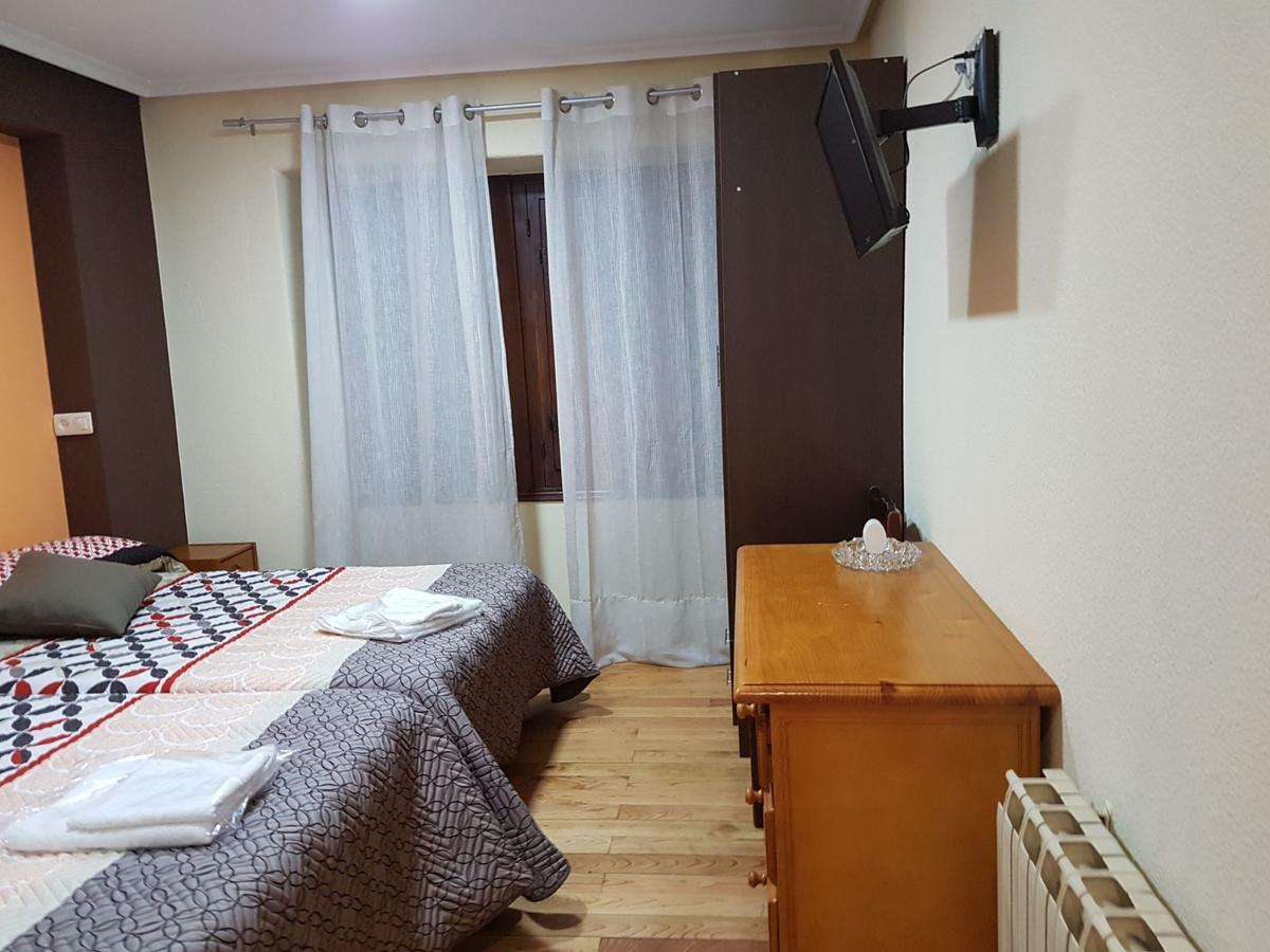 Hostal Los Nogales Cangas De Narcea Zewnętrze zdjęcie